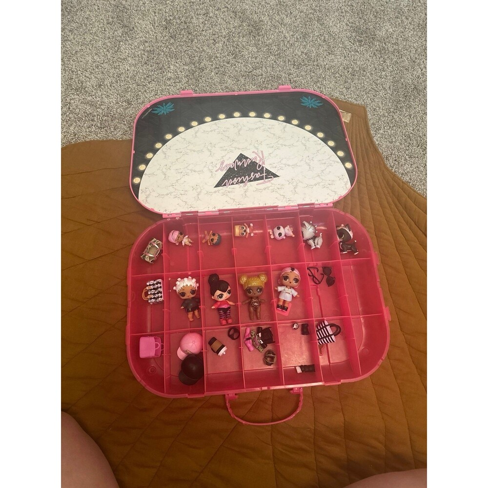 Lol doll carrying case & dolls